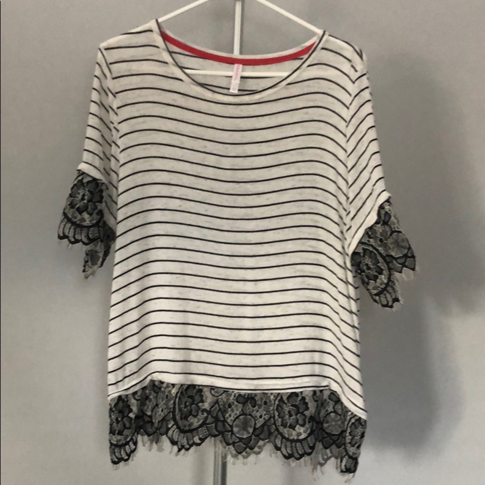 Xhilaration Dressy T Shirt Beautiful Lace Accents in Size Large